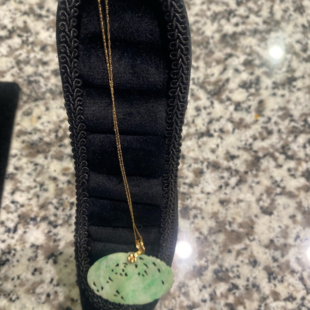 Expensive,Vintage jadeite Jade Pendant with 14k bail and 10k gold Necklace - Picture 5 of 7